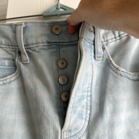 High Rise Light Wash Short - Picture 4 of 5